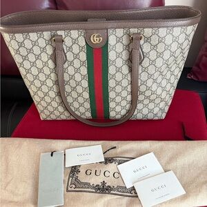 GUCCI GG Supreme Monogram Ophidia Tote Bag